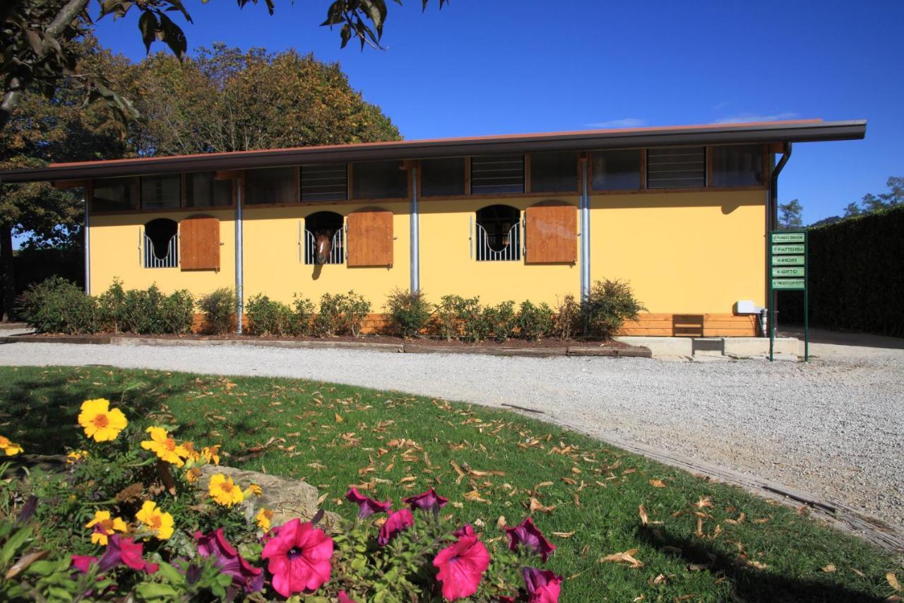 Agriturismo Monsereno Horses Imbersago Exterior photo